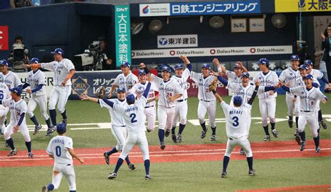 ＜社会人野球日本選手権決勝 日本生命・大阪ガス＞初優勝を飾り、歓喜の大阪ガスナイン（撮影・北條 貴史） ― スポニチ Sponichi