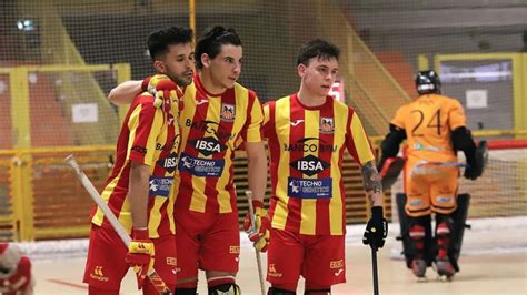 HOCKEY LAmatori Stende Il Follonica Sport