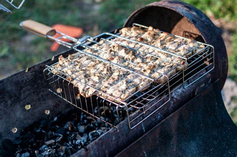 Brochetas De Pollo A La Parrilla Shish Kebab Batas De Pollo Frito En Un