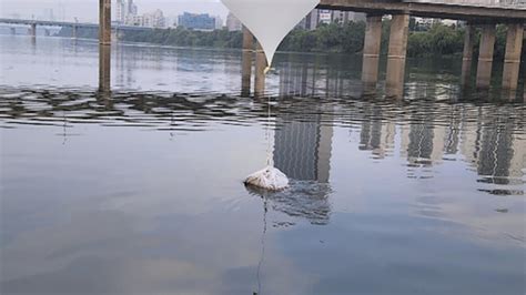 Corea Del Norte Vuelve A Mandar Globos Llenos De Basura A Su Vecino Del Sur