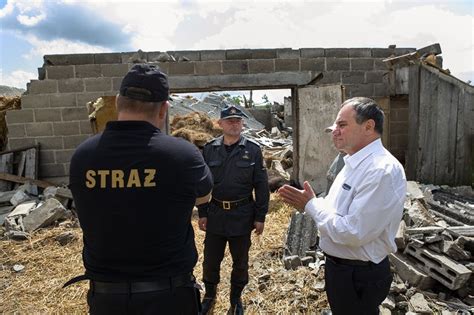 Obraz Zniszczenia Po Burzach Kurier Poranny