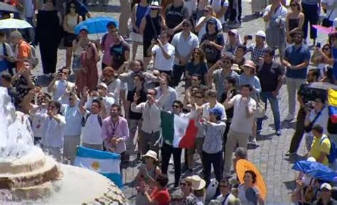 Angelus Papa Francesco Ci Mette In Guardia Contro Un Grande Pericolo