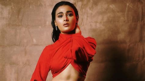 Shalini Pandey Hot Photos