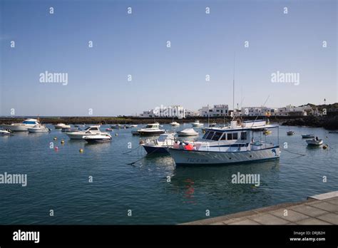 Orzola Harbour Hi Res Stock Photography And Images Alamy