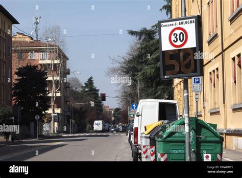 Bologna Italia Th Mar Segnali Cartelli Limiti Di Velocit A