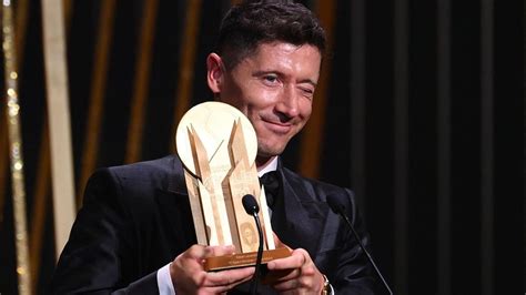 Z Ota Pi Ka Robert Lewandowski Z Trofeum Gerda Muellera Na Gali