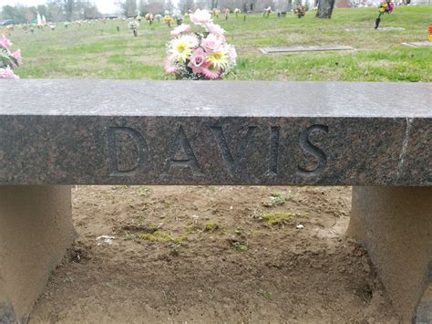 Skeeter Davis 1931 2004 Find A Grave Memorial