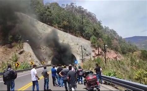 Por Incendio De Veh Culo Cierran La Carretera Mazatl N Durango