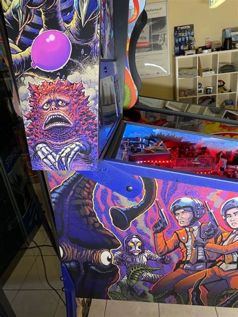 Ultraman Collector Edition Von Spooky Pinball Ausstellgerät Kaufen