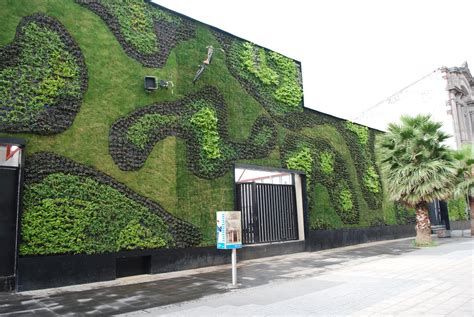 8 Stunning Green Walls From Around The World