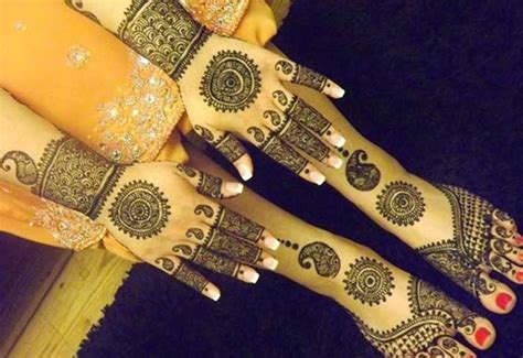 Simple Front Hand Circle Mehndi Design - Goimages Signs