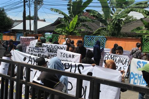 Api Kampus Kembali Demo Lldikti Tuntut Kasus Kekerasan Akademik