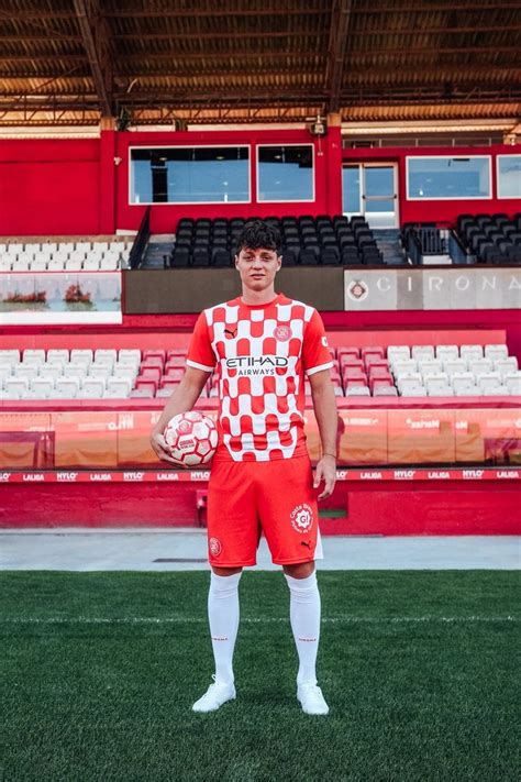 Ladislav Krejčí presentado como nuevo jugador del Girona FC VAVEL