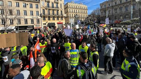 Les Policiers Municipaux Manifestent Pour De Meilleurs Salaires Et