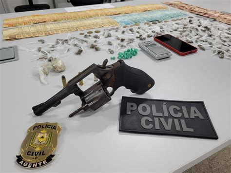 Dupla Presa Arma De Fogo Que Pode Ter Sido Usada Para Matar