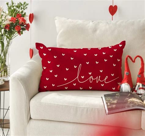 17 Ravishing Valentine S Day Pillow Designs That Will Bring Love To Any