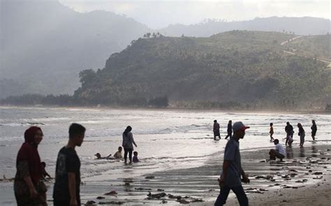 Waspada Gelombang Tinggi Hingga 4 Meter Di Perairan Jawa Timur