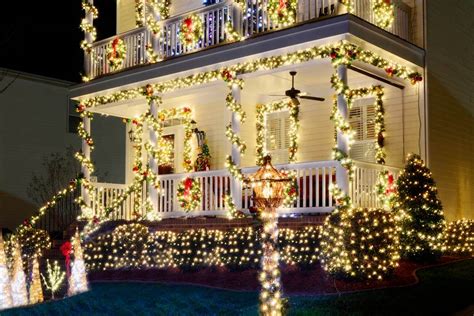 How To Wrap Columns With Christmas Lights Like A Pro