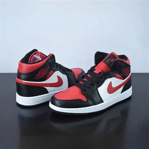 Air Jordan 1 Mid Bred Toe 554724 079