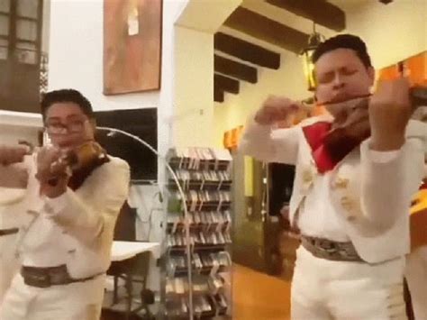 Así se escucha La Tormenta de Vivaldi con mariachis El Pueblo