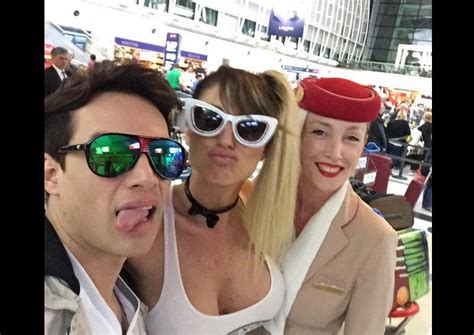 Vicky Xipolitakis Volvi A Subirse A Un Avi N Con Un Vestuario Hot Y Sin Corpi O