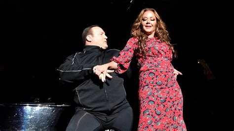 Why Kevin James And Leah Remini Struggled To Film Kissing Scenes On