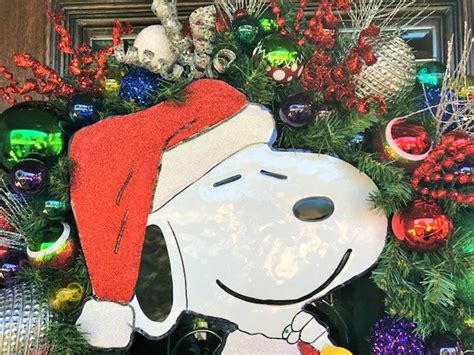 SNOOPY CHRISTMAS Wreath with LIGHTS It's a Snoopy | Etsy