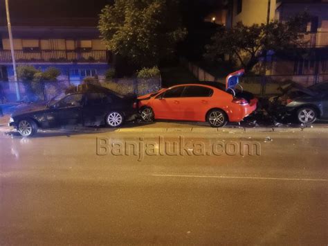 Teška saobraćajka na Laušu U udesu učestvovala tri automobila FOTO