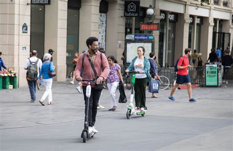 Fin des trottinettes électriques en libre service à Paris Elle