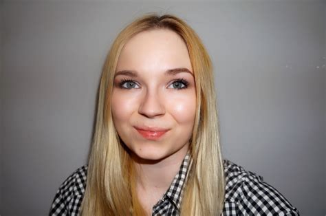 Katiuszka Delikatny dzienny makijaż paletką Naked