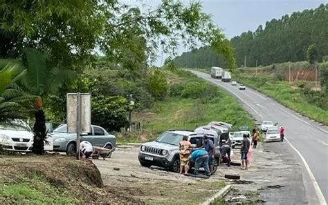 Perigo Na Buraco Na Pista Pr Ximo Ao Moinho De Pedra Ao Causa