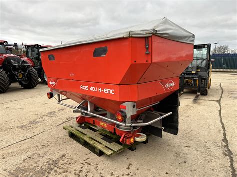 Used Kuhn Axis 40 1 H EMC Fertiliser Spreader Cotswold Farm Machinery