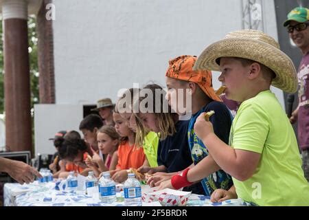 Young contestants eagerly devour catfish at the annual Okie Noodling ...