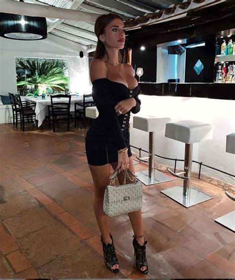 Chiara Nasti Seno Esplosivo Su Instagram La Serata Fuori