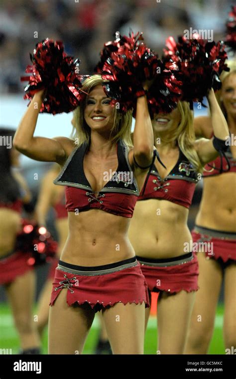 Tampa Bay Buccaneers' cheerleaders entertain the crowd Stock Photo - Alamy