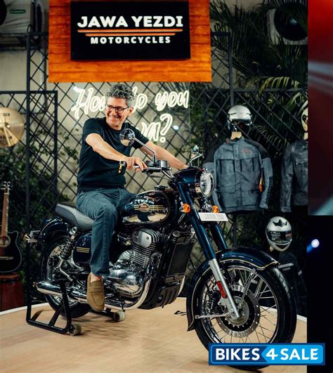 Jawa Yezdi Motorcycles Unveils Jawa 350 Blue At Mahindra Blues Festival Bikes4sale