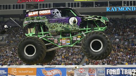 how much do grave digger monster truck drivers make - Petra Mccarty