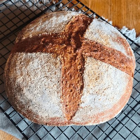 Einfaches Landbrot Mit Sauerteig Und Dinkelmehl Kr Melig