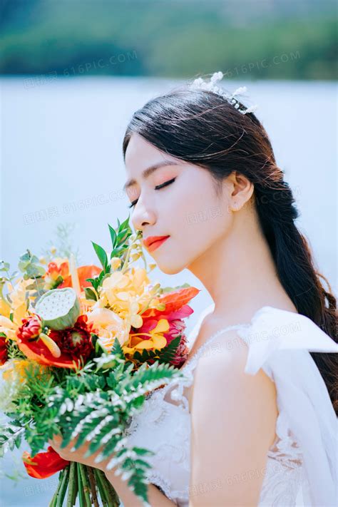 手捧鲜花的美女jpg图片免费下载 编号j1y2hm27z 图精灵