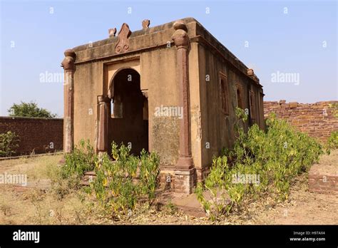 Ruins Of Thousand Years Old Narwar Fort Stock Photo Alamy