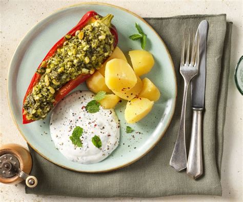 Gefüllte Paprika mit Spinat Kartoffeln und Minzsauce Cookidoo das