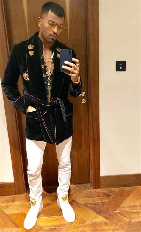 Chains Are A Staple For Hardik Pandya Take A Look Iwmbuzz