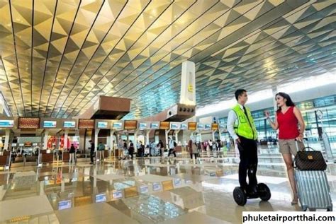 Desain Travelator Pada Bandara Internasional Phuket Thailand