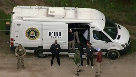 We Have Zero Leads In Hunt For Texas Shooter Fbi