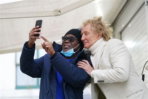 Sir Rod Stewart Not All Mouth As He Keeps Promise To Pay For Nhs Scans Hull Live