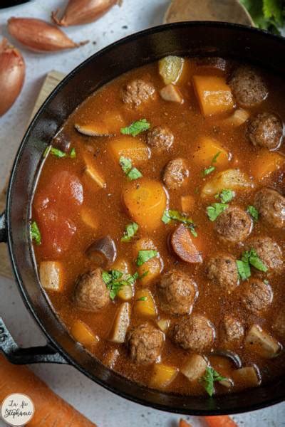 Ragoût de boulettes véganes aux légumes