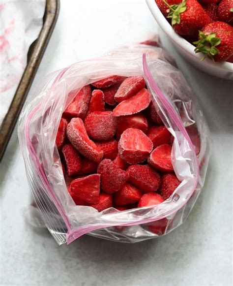 How To Freeze Strawberries The Easy Way Cook At Home Mom