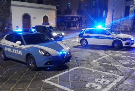 Polizia Di Stato E Polizia Municipale Controlli A Napoli A Porta