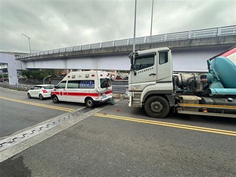 新北救護車出勤遇車禍！遭後方預拌混凝土車追撞 共4人受傷 社會萬象 社會 聯合新聞網