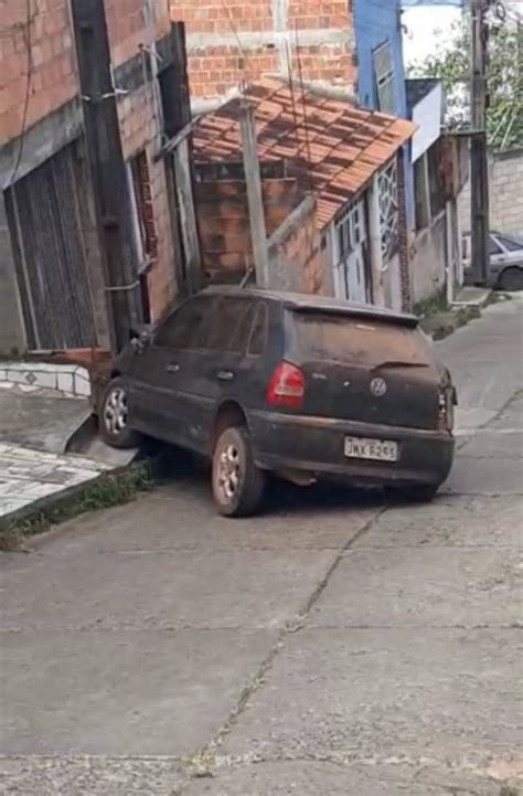 Susto Carro Perde Freio Em Ladeira E Bate Em Poste No Alto Santiago